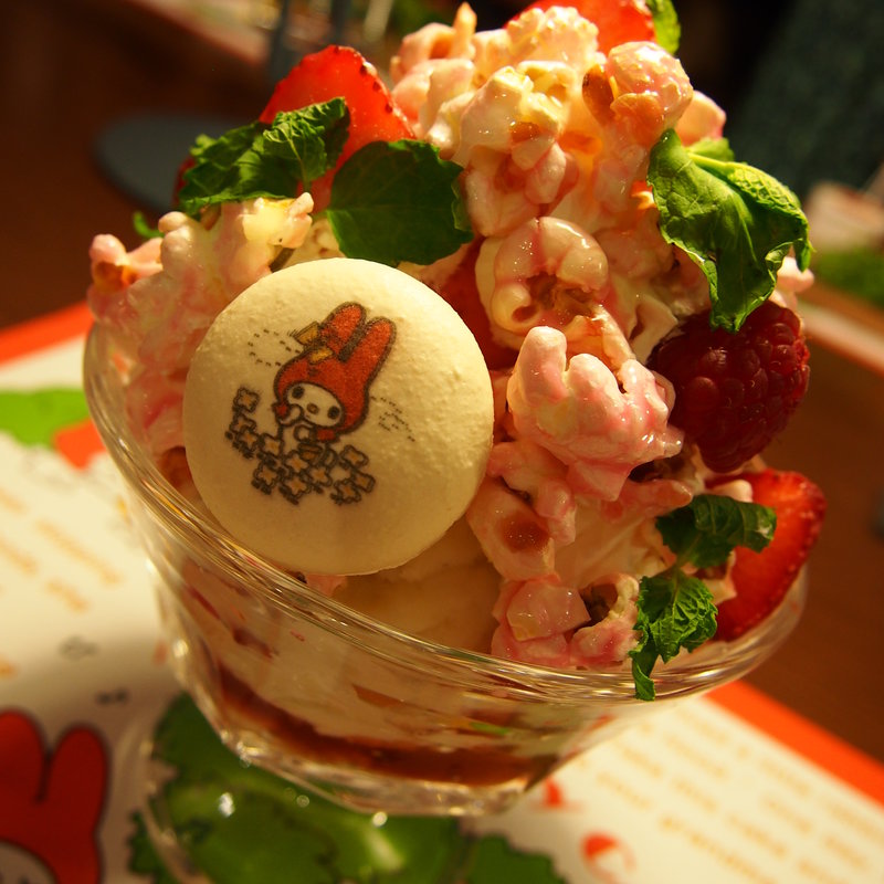 花咲く森のポップコーンストロベリーパフェ(キャラクターフードコート （【旧店名】グルメバザール）)