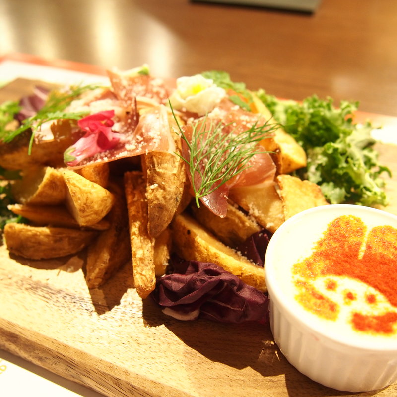 生ハムとハーブのお花畑フライドポテト(キャラクターフードコート （【旧店名】グルメバザール）)