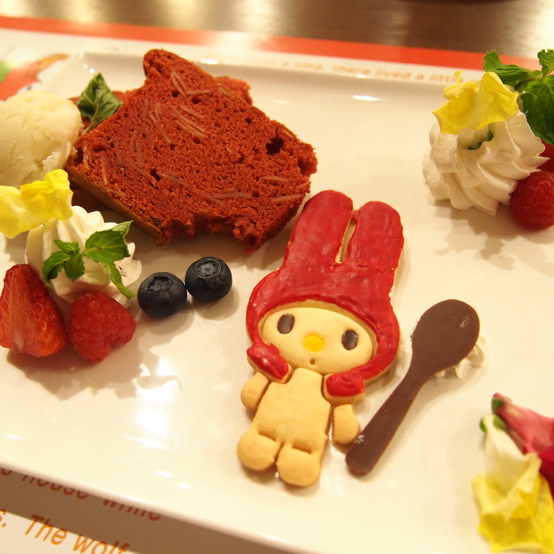 マイメロディが大好きな　　真っ赤なアーモンドパウンドケーキ　　(キャラクターフードコート （【旧店名】グルメバザール）)