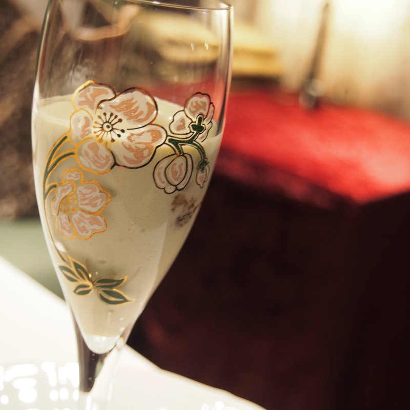 月桃のエスプーマ　黒糖のタピオカ(ふらんす料理オステルリーラベイ)