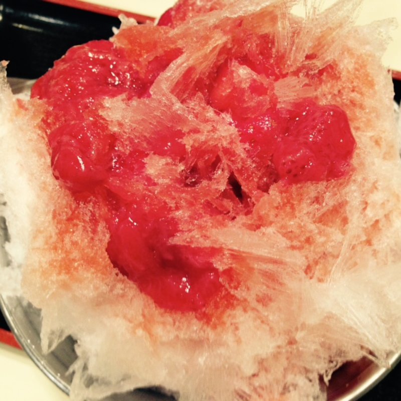 完熟あまおうかき氷(だるまや餅菓子店)