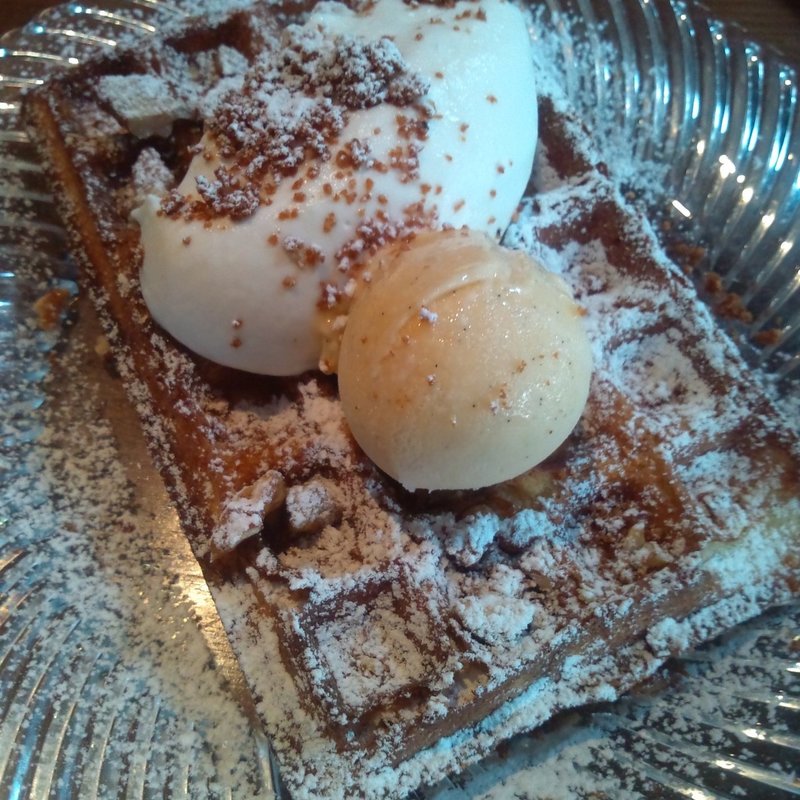 ワッフル(シクスバイオリエンタルホテル)