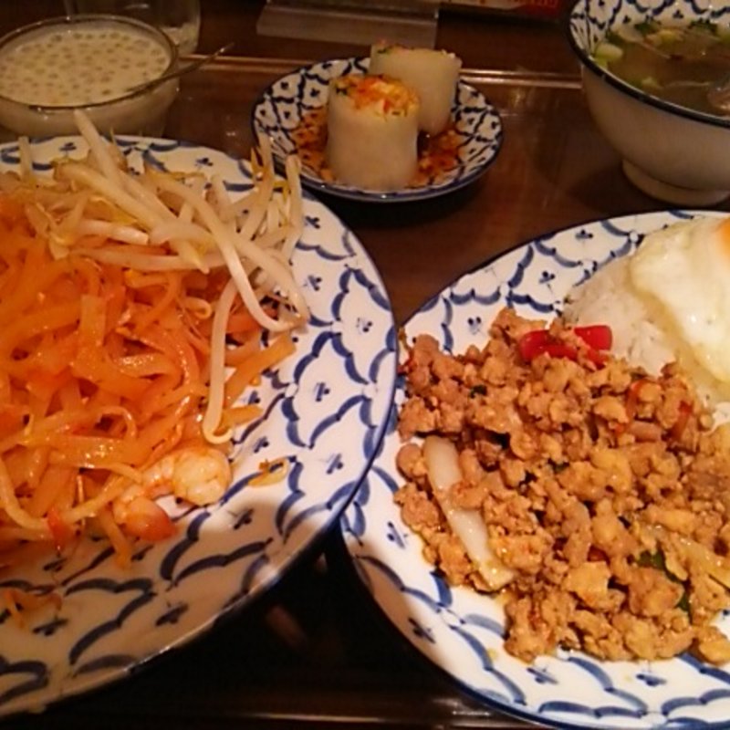 パッタイとガパオのセット(バンコク屋台 カオサン )