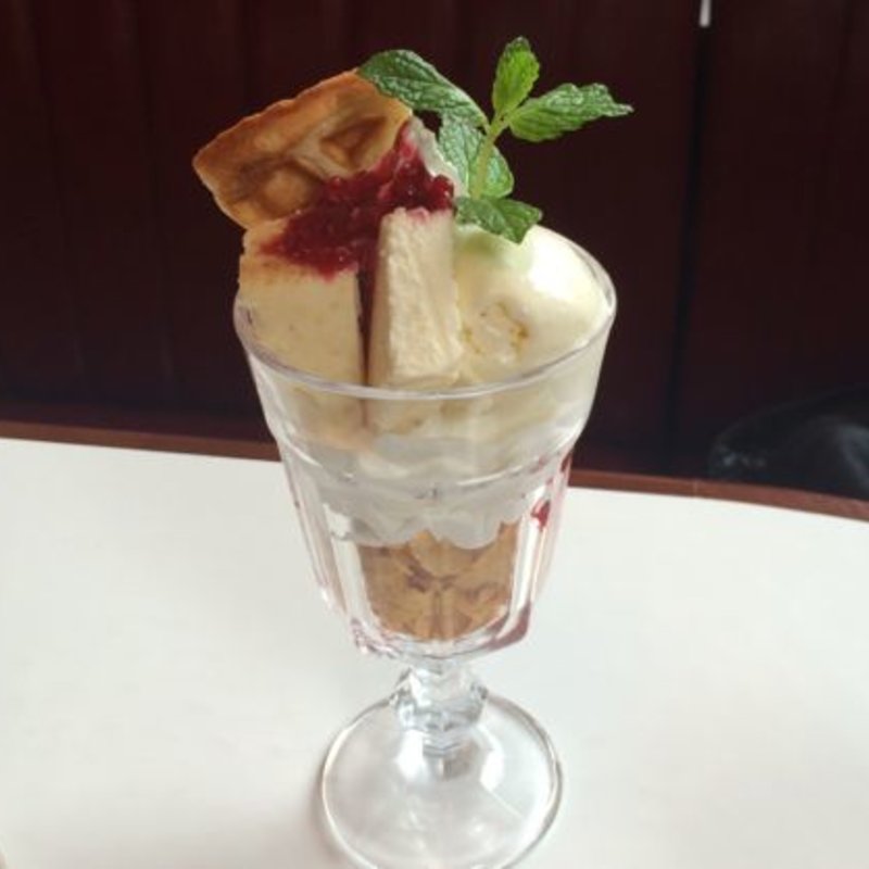 ラズベリーチーズケーキミニパフェ(MOJA in the HOUSE)