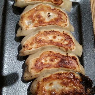 パクチー餃子(アンズキッチン （杏厨キッチン）)
