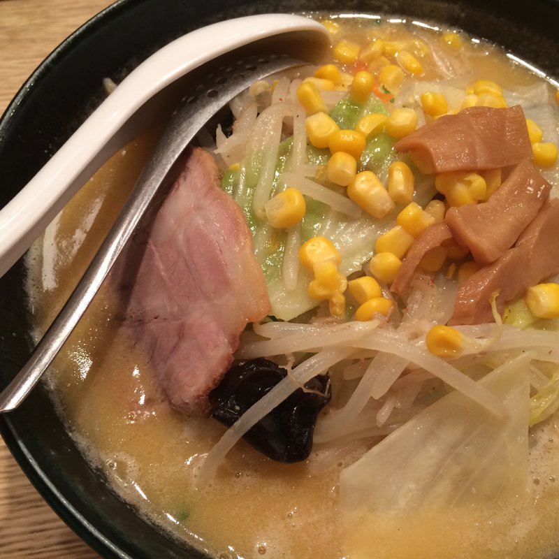 豪快野菜らーめん(北海道らーめん 味八)