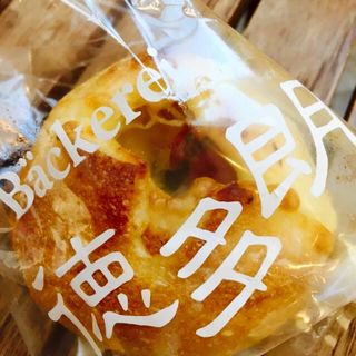 バジルトマトチーズ(ベッカライ徳多朗 Yotsubako )