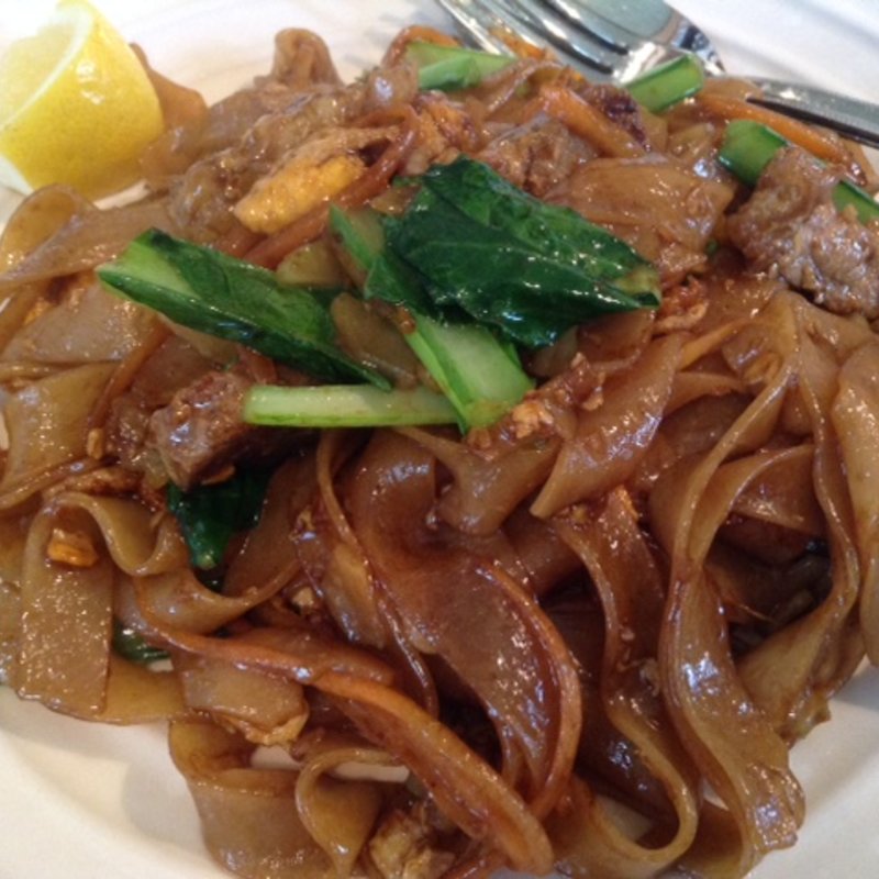 ハッドシーイウ（タイの太麺焼きそば）(チャッタイガーデンハウス)