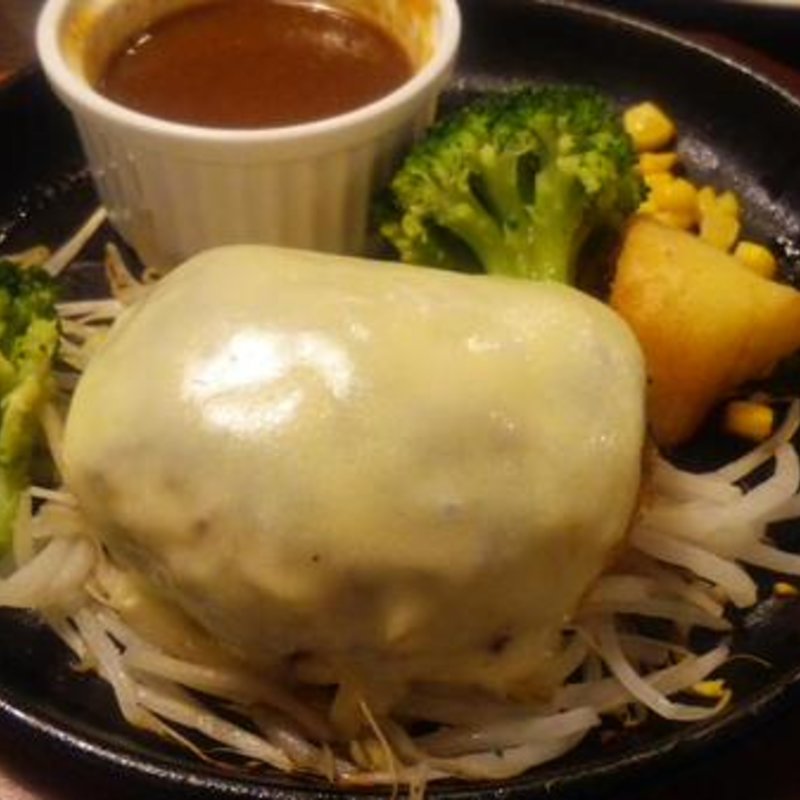 チーズハンバーグ(呑み喰い処　新や)