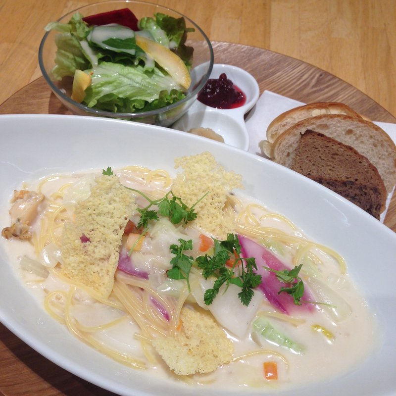 シーフードのクリームスープスパ(ヘルシンキ・ベーカリー （Helsinki Bakery）)