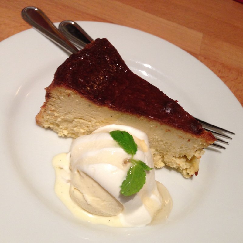 ベイクドチーズケーキ(マザームーンカフェ 神戸国際会館店)