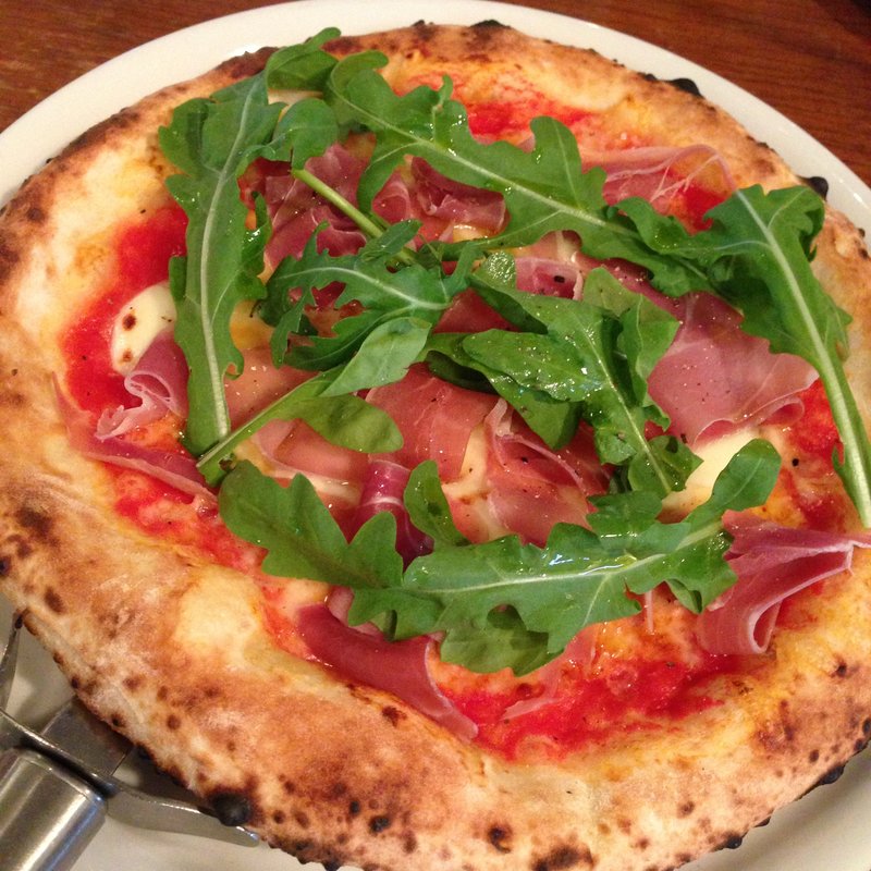 生ハムとルッコラのピザ(レストラン・オルグ （Restaurant org.）)
