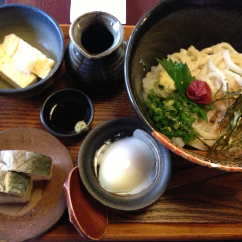 南高梅と大葉のぶっかけうどん(い草製麺所 （いぐさせいめんじょ）)