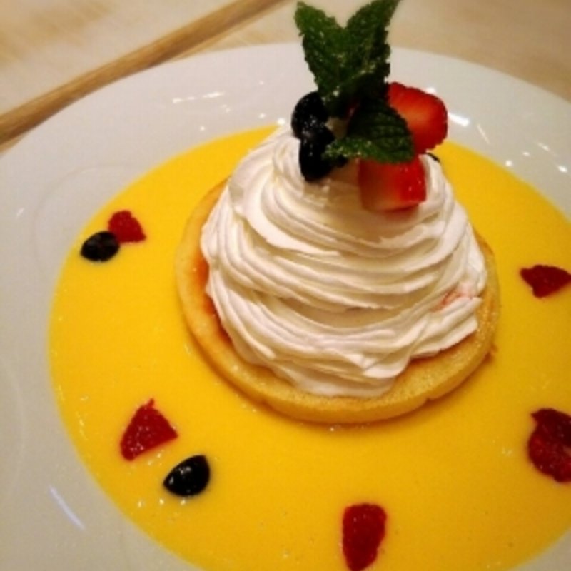 パンケーキフランボワーズとアングレースソース(3 Little Eggs)