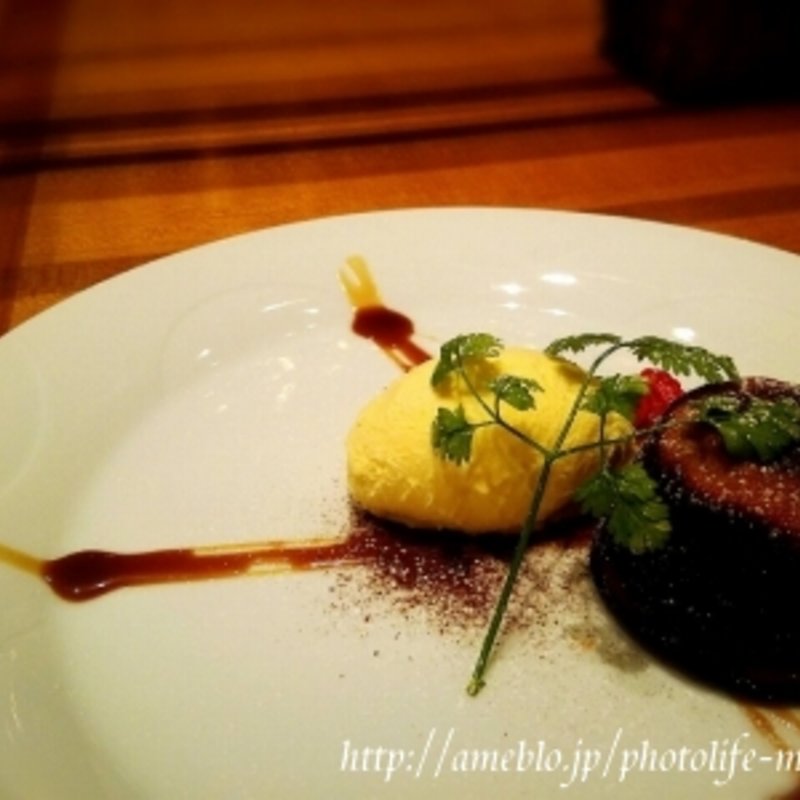 フォンダンショコラ バニラアイス添え(3 Little Eggs)