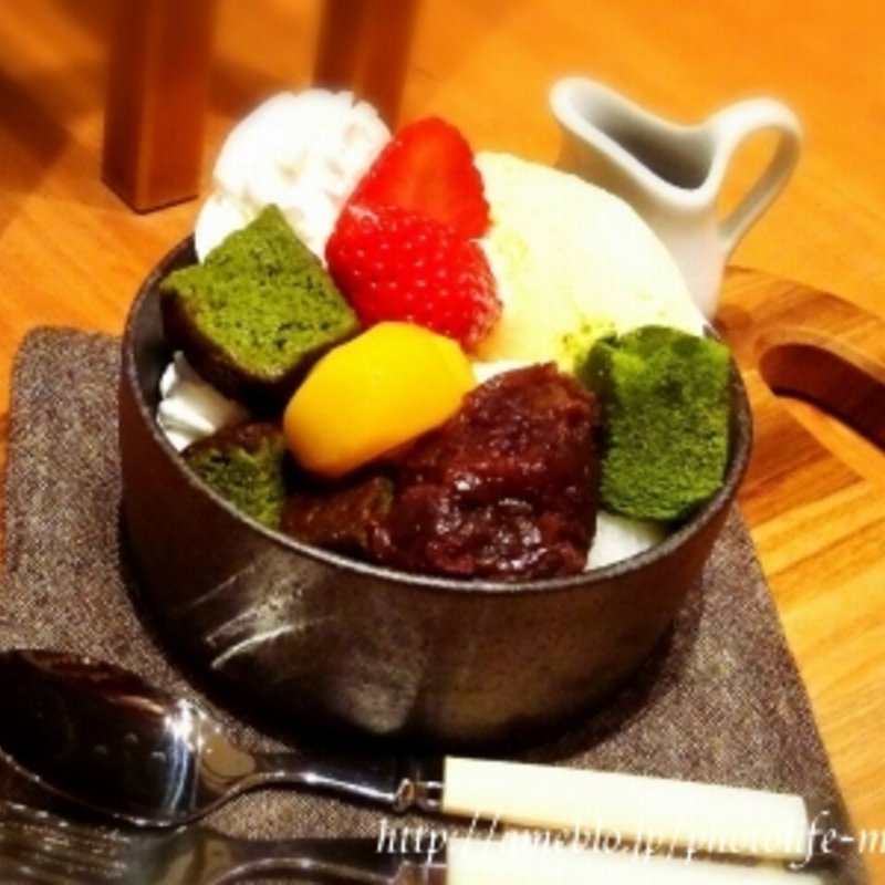 抹茶ブラウニーパフェ(3 Little Eggs)