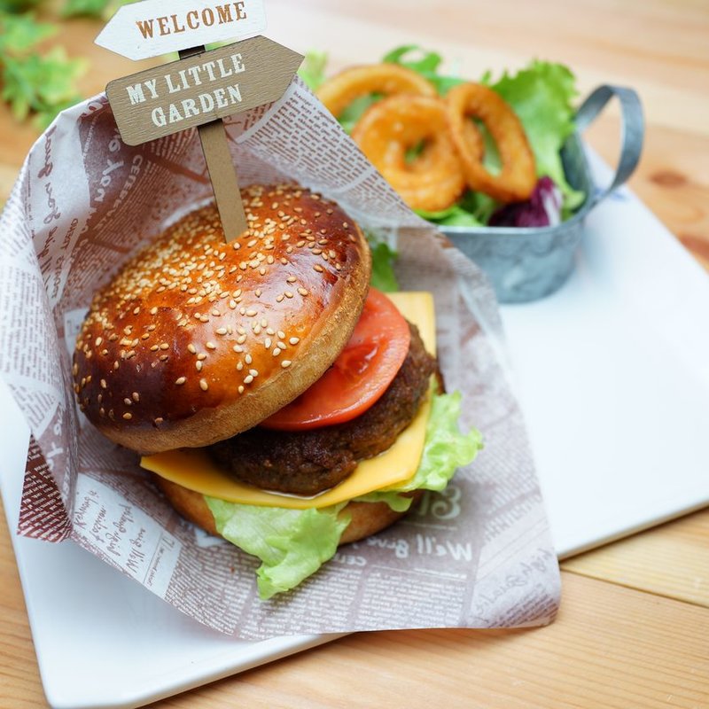 ハンバーガー(Lanikai Terrace by TABIKOBO店 （【旧店名】アーキテクトカフェ 青山店）)