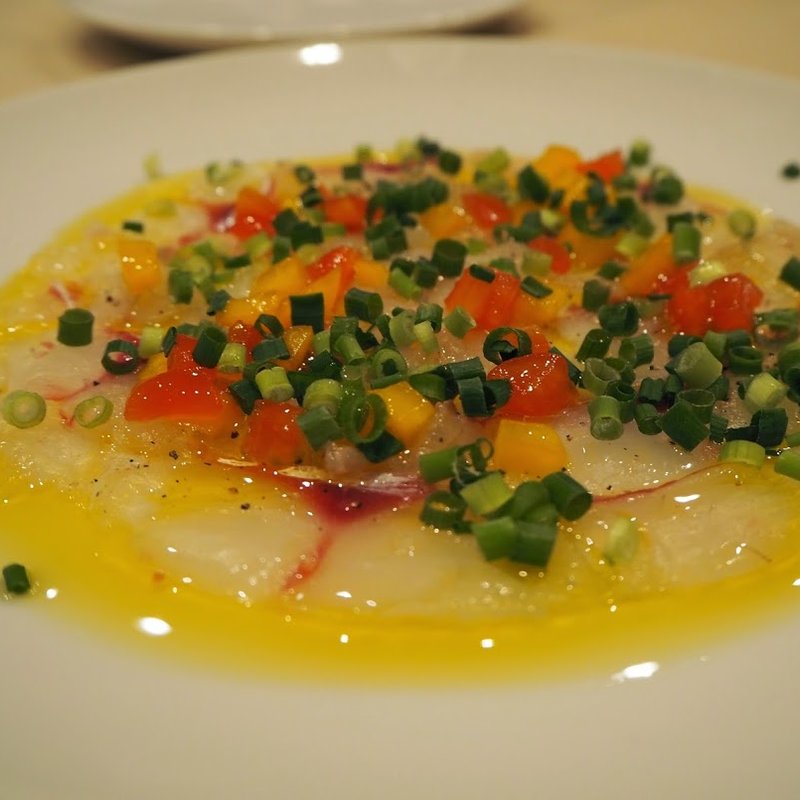 天然真鯛のカルパッチョ(オステリア イルチッチョーネ)