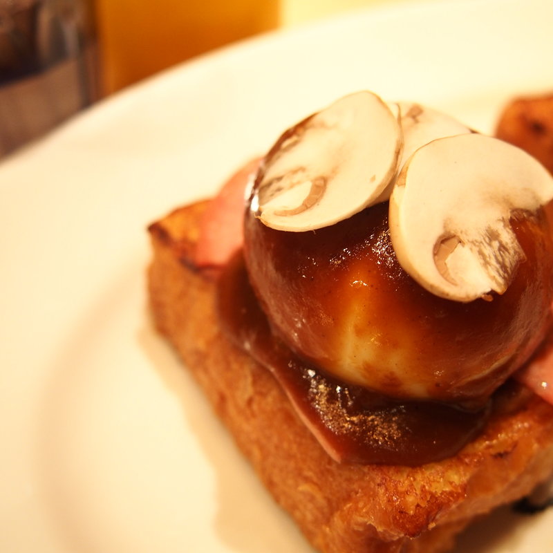 ソーセージエッグベネディクトマッシュルームブラウンソース(マーサーブランチエビスヒルサイド)