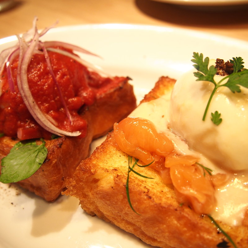 ベーコンエッグベネディクトスパイストマトソース(マーサーブランチエビスヒルサイド)