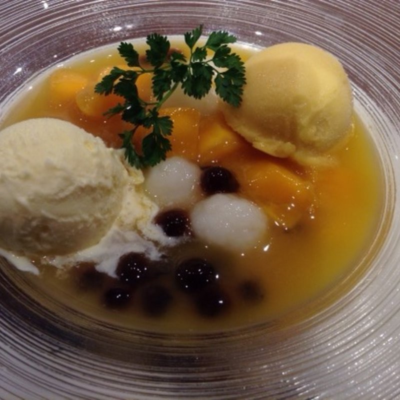 マンゴーのお汁粉、タピオカと白玉、アイス添え(糖朝 日本橋店)