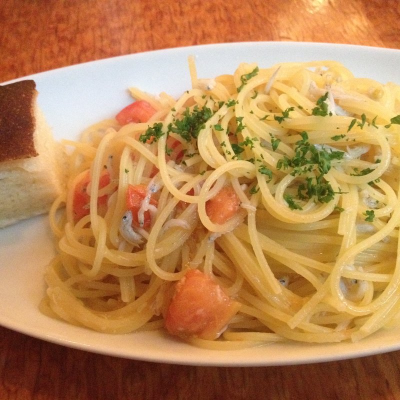 シラスとフレッシュトマトのパスタ(アンティカ ・オステリア・ ココ・ゴローゾ)