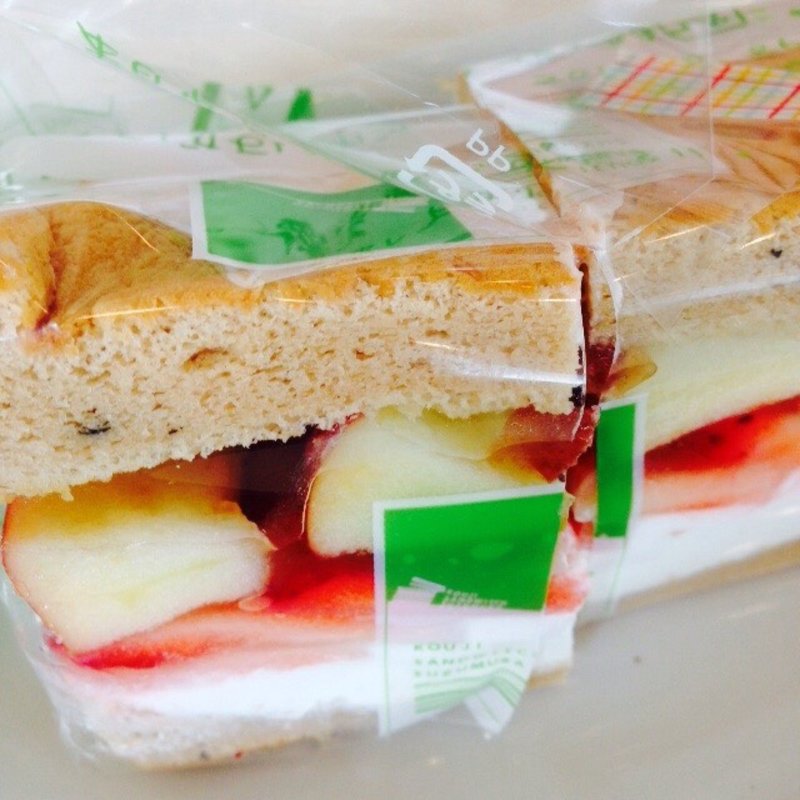 シナモンの紅茶シフォンサンド(KOUJI SANDWICH（コウジサンドイッチ）)