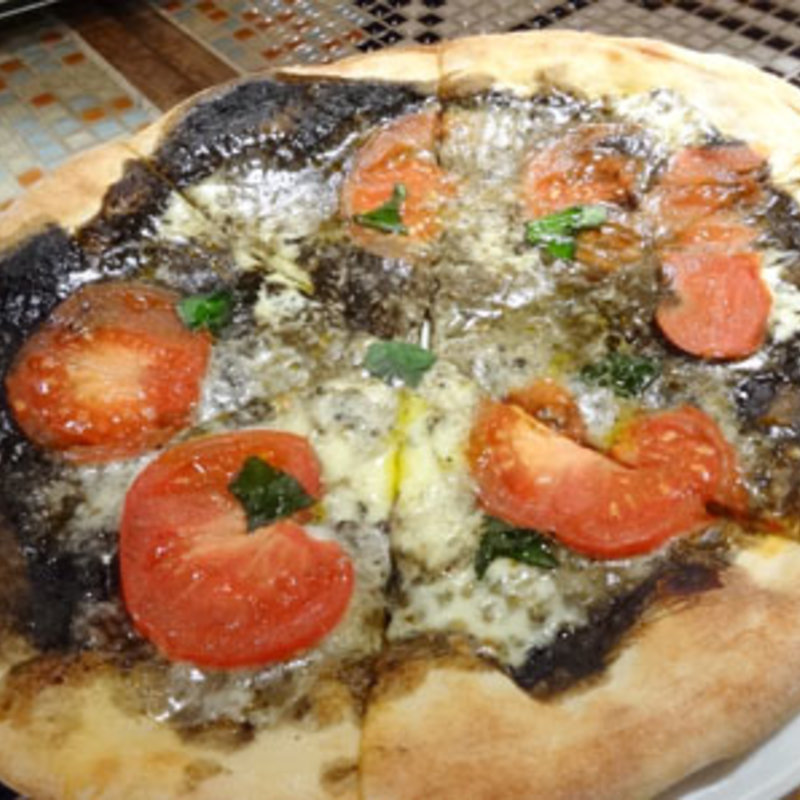 イカスミソースのマルゲリータ・ピッツア(ピグボッテ 北浜店 )