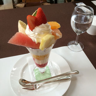 千疋屋スペシャルパフェ(千疋屋総本店フルーツパーラー)