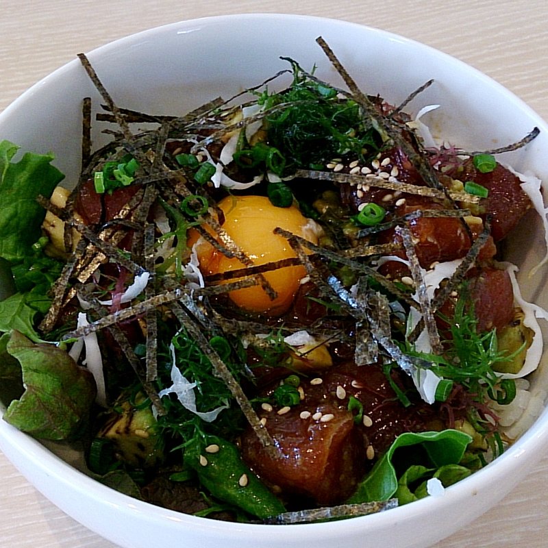 マグロとアボカドのポキ丼(湘南パンケーキ )