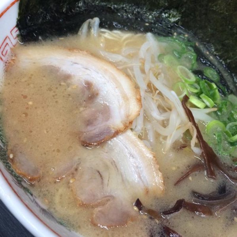 とんこつラーメン(ラーメンハウス中島)