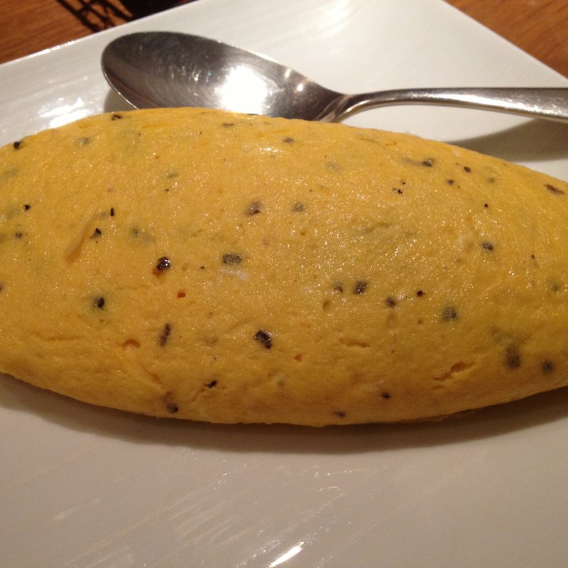 熟練シェフのトリュフオムレツ　マッシュルームペーストを包んで(びすとろ UOKIN はなれ )