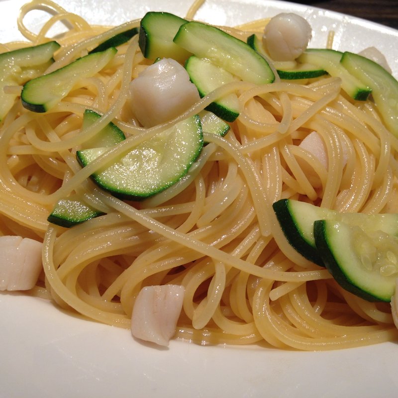 小柱とズッキーニのオイルパスタ(grigio la tavola（グリージョ ラ ターヴォラ）)