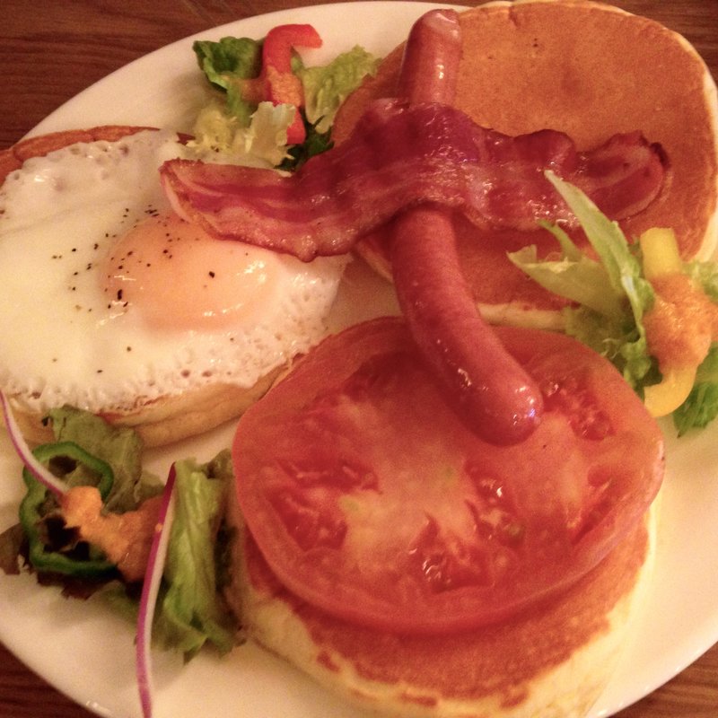 野菜とベーコンと卵のヘルシーパンケーキ(MOGMOG （モグモグ）)