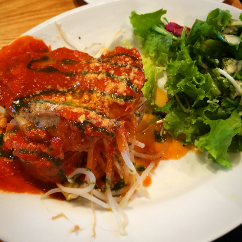 若鶏もも肉のロースト トマト&ジェノベーゼ(Betterave Bistro Jiro)