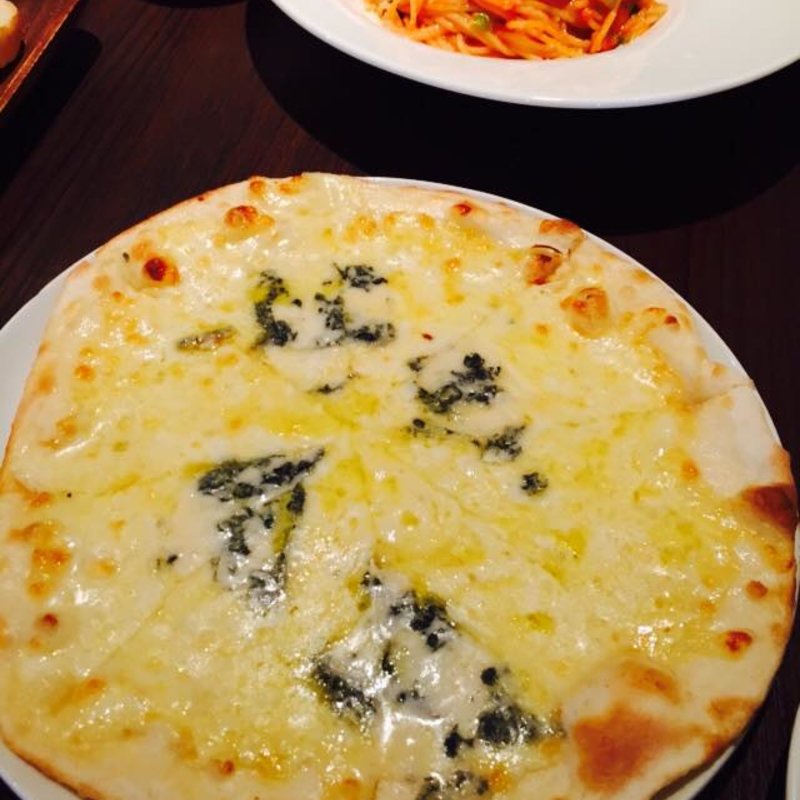 クアットロ　フォルマッジ (ラ ノッテビアンカ)