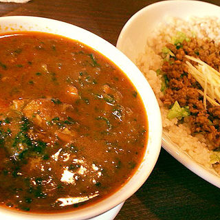 チキンとほうれん草のカレー+キーマカレー(ライオンシェア)