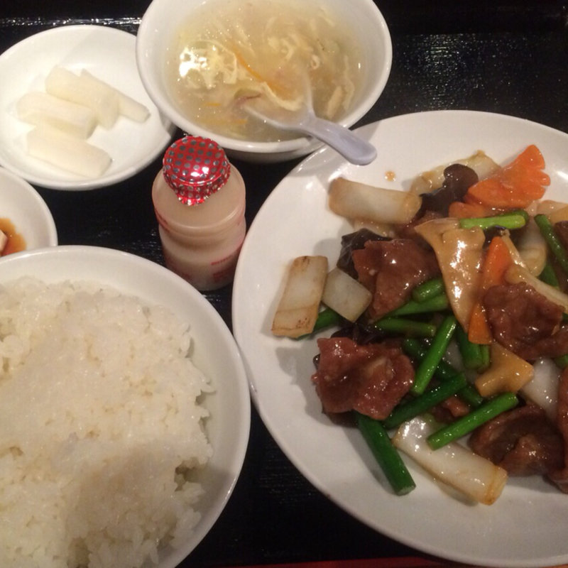 牛肉のオイスターソース炒め(中華居酒屋三百宴や 赤坂店)