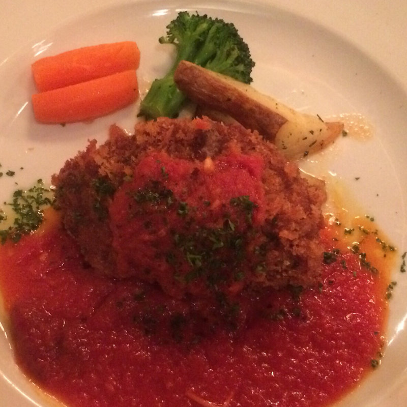 特製メンチカツ　アラビアータソース　香草風味のポテトフライ添え(カスピタ！東京店)