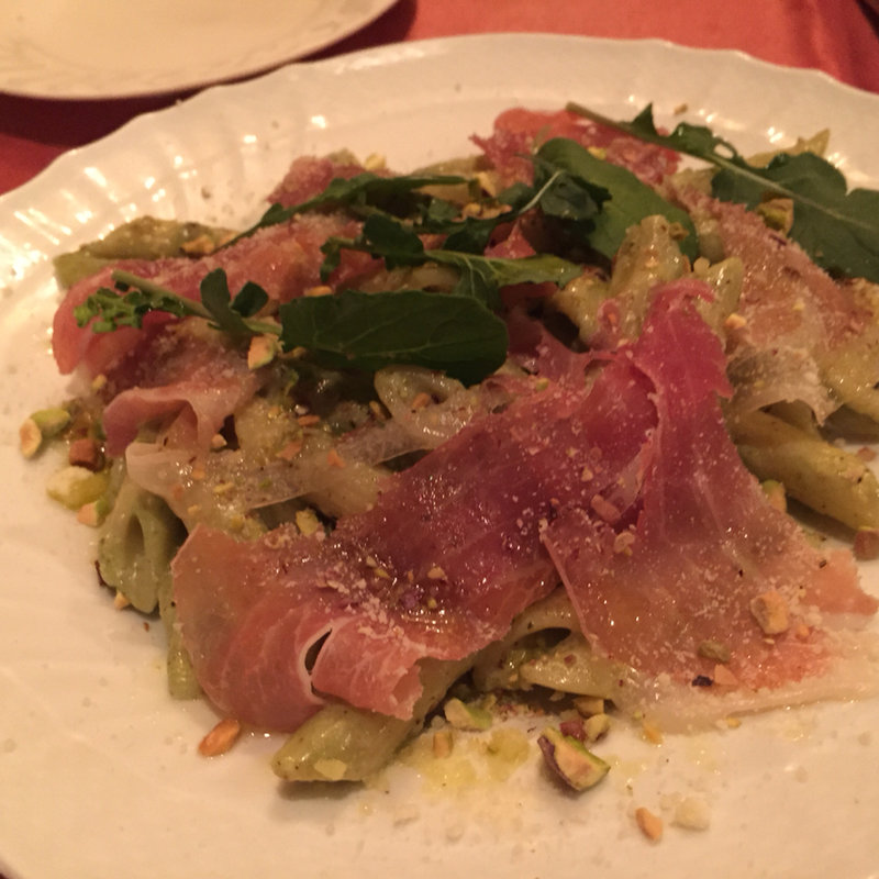 ピスタチオと生ハムのペンネ(ヴァンヴィーノ （Vin Vino）)