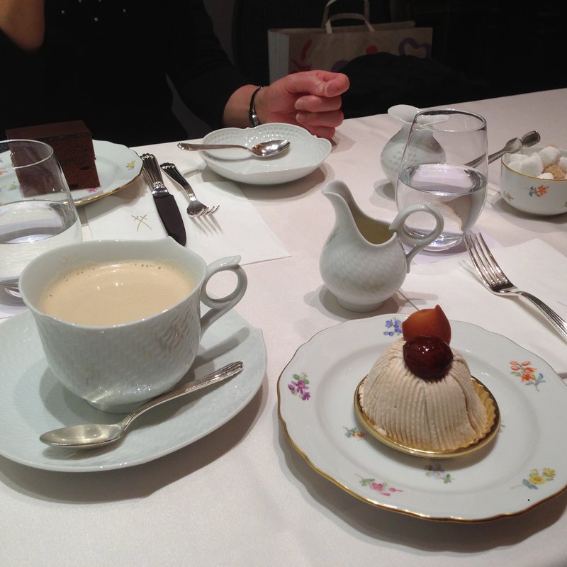 モンブラン＆ロイヤルミルクティー(マイセン カフェ)