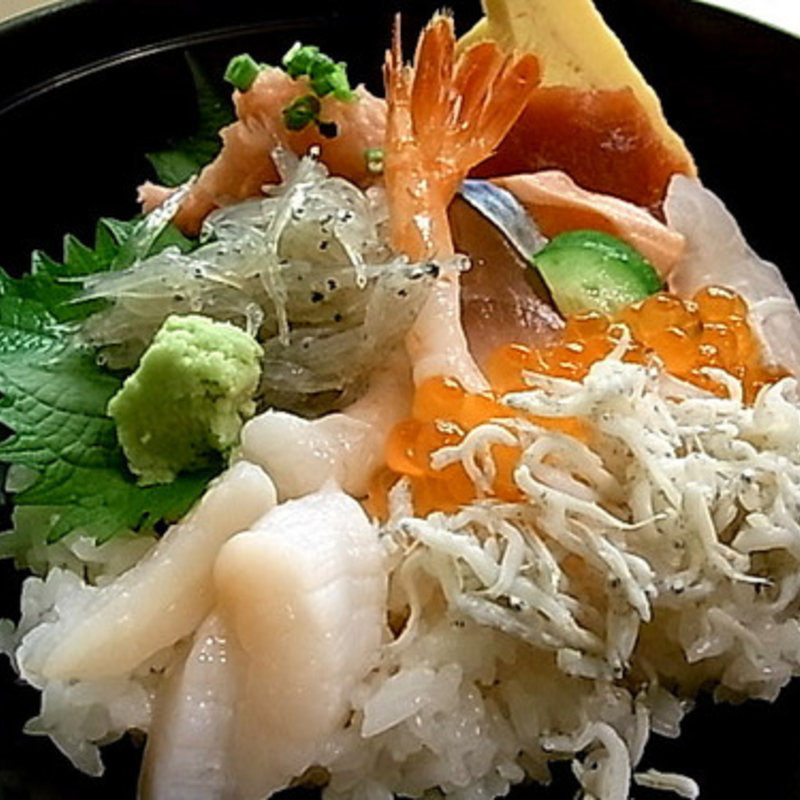 海鮮丼(日本料理 鮨会席 桂 （にほんりょうり すしかいせき かつら）)