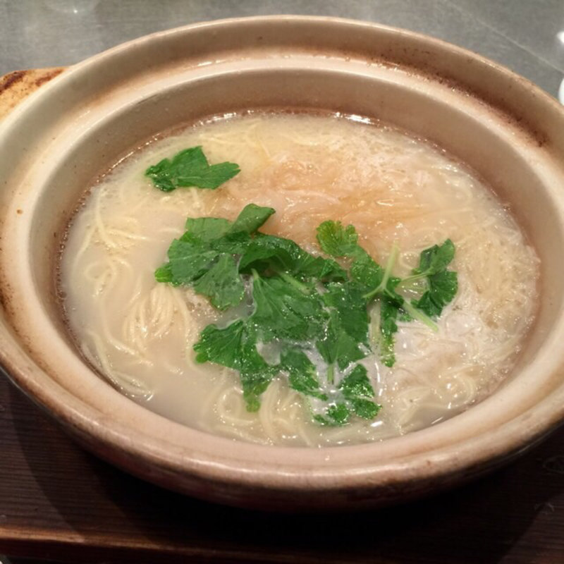 ふかひれ入り土鍋そば(筑紫楼 八重洲店 頂上麺)