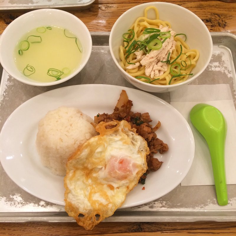 ハーフ＆ガパオ(マンゴツリーキッチン グランフロント大阪)