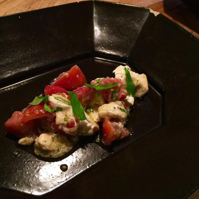 トマトとモッツァレラのサラダ(オステリア エ バール リカド （Osteria e Bar RecaD）)