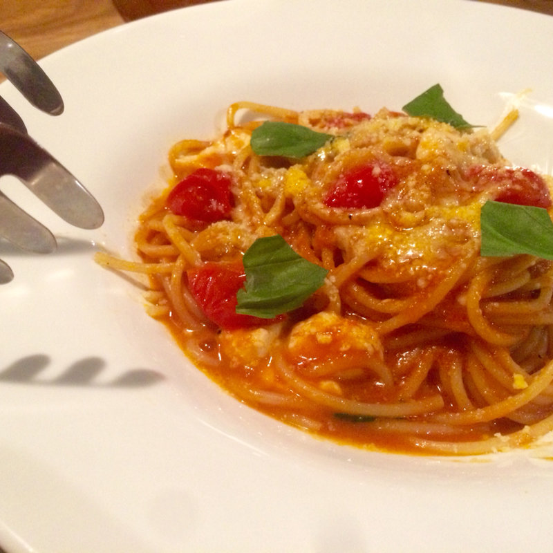 トマトとモッツァレラのパスタ(オステリア エ バール リカド （Osteria e Bar RecaD）)