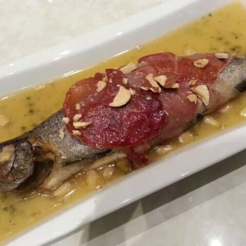 ナバーラ風 鮮魚の生ハム包み焼き(SPANISH DINING Rico)