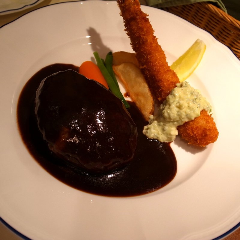 ハンバーグステーキと海老フライ(グリル 彌兵衛 （ヤヘイ）)