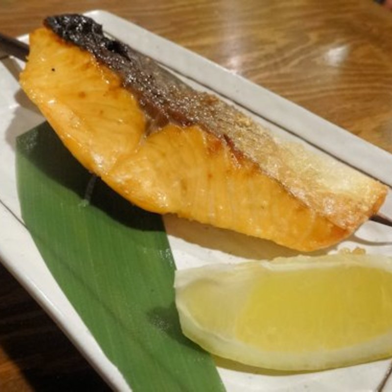 サーモンの切身の炭火焼(大衆酒場 燿)