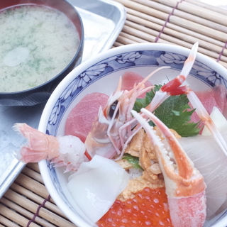 季節の海鮮丼(つきじ かんの 本店・仲店 （かんの）)